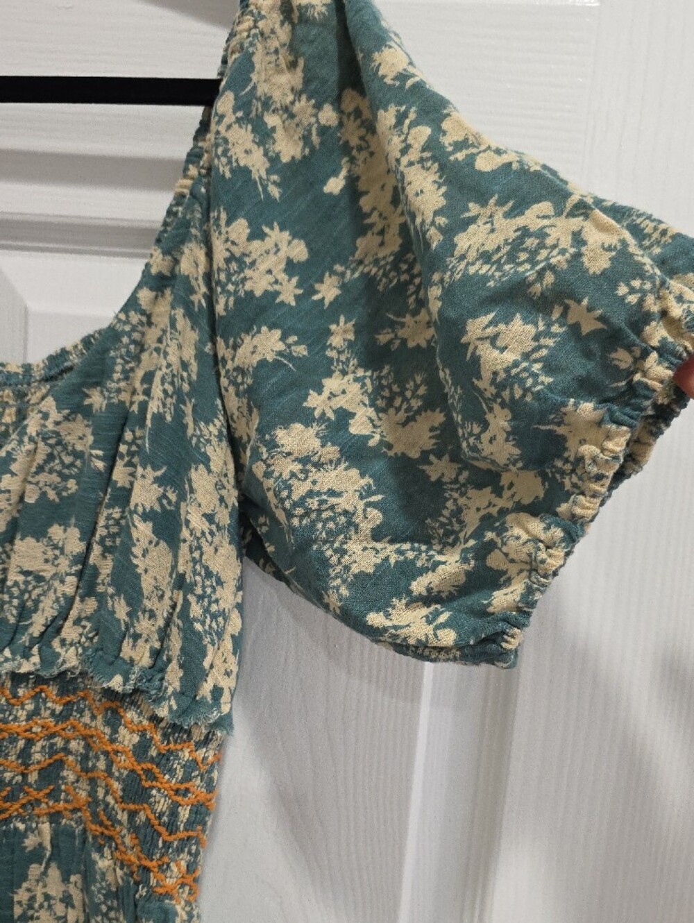 Free Peolle Dress - Picture 4 of 5